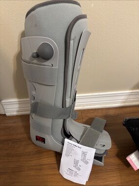 Breg Genenis Walker Boot size Large